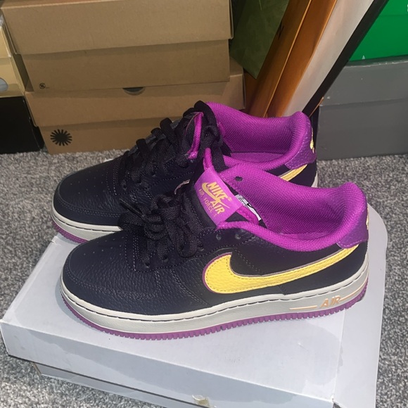 Nike Air Force 1s size 5 in big kids - Picture 5 of 8